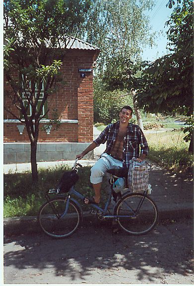 Еще в белых штанах!!!